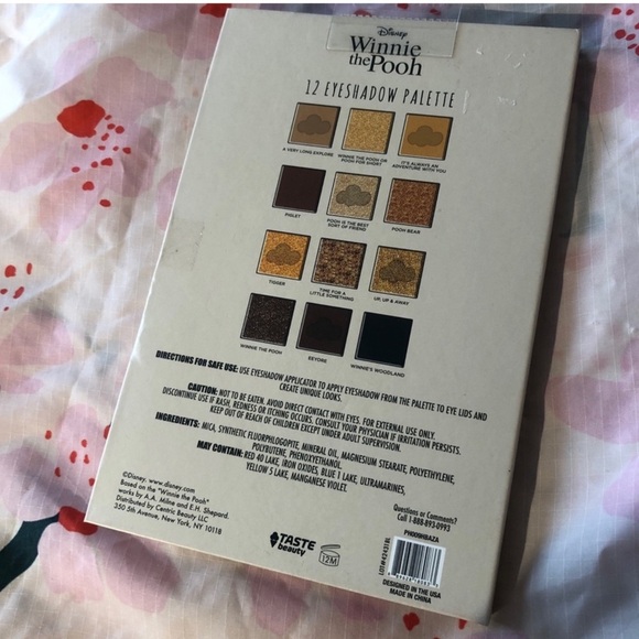 Winnie the Pooh Bundle -  Tote bag (NWOT) & Cup & 2 Pair Socks NWT & palette - Picture 13 of 13